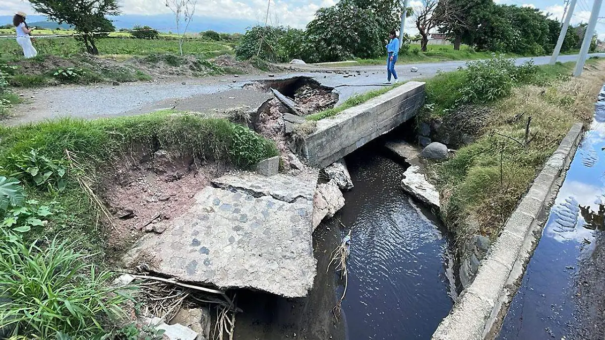 Las intensas lluvias registradas durante el fin de semana han causado la aparición de un nuevo socavón